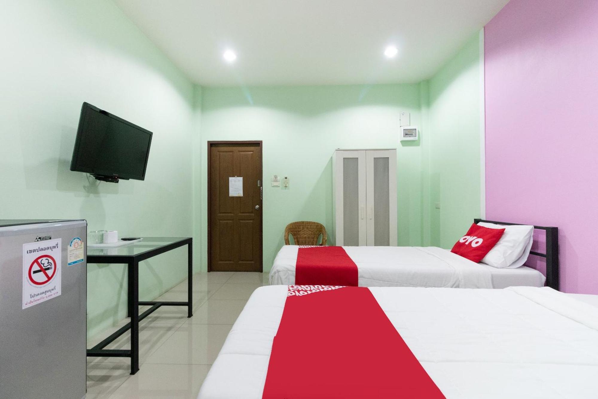 Oyo 1163 Eden Hostel Phuket Extérieur photo