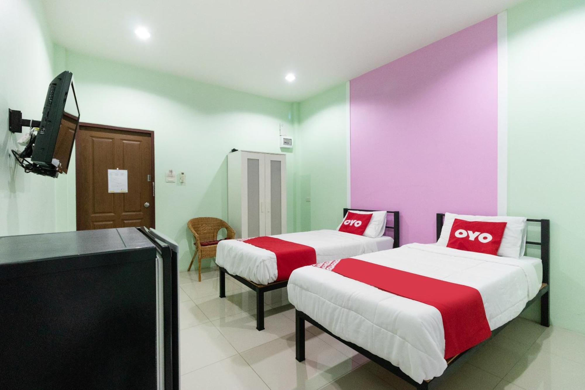 Oyo 1163 Eden Hostel Phuket Extérieur photo