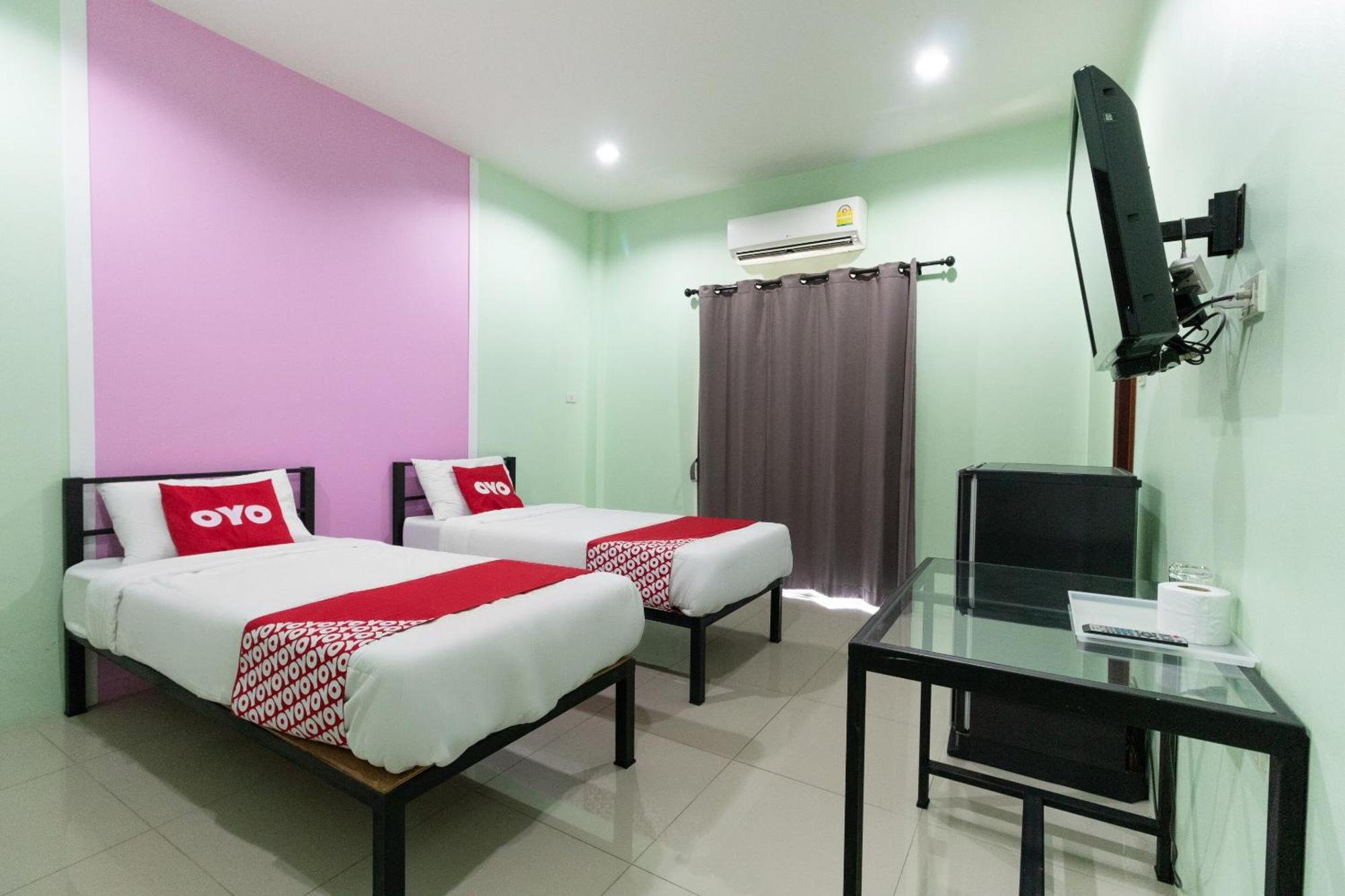 Oyo 1163 Eden Hostel Phuket Extérieur photo