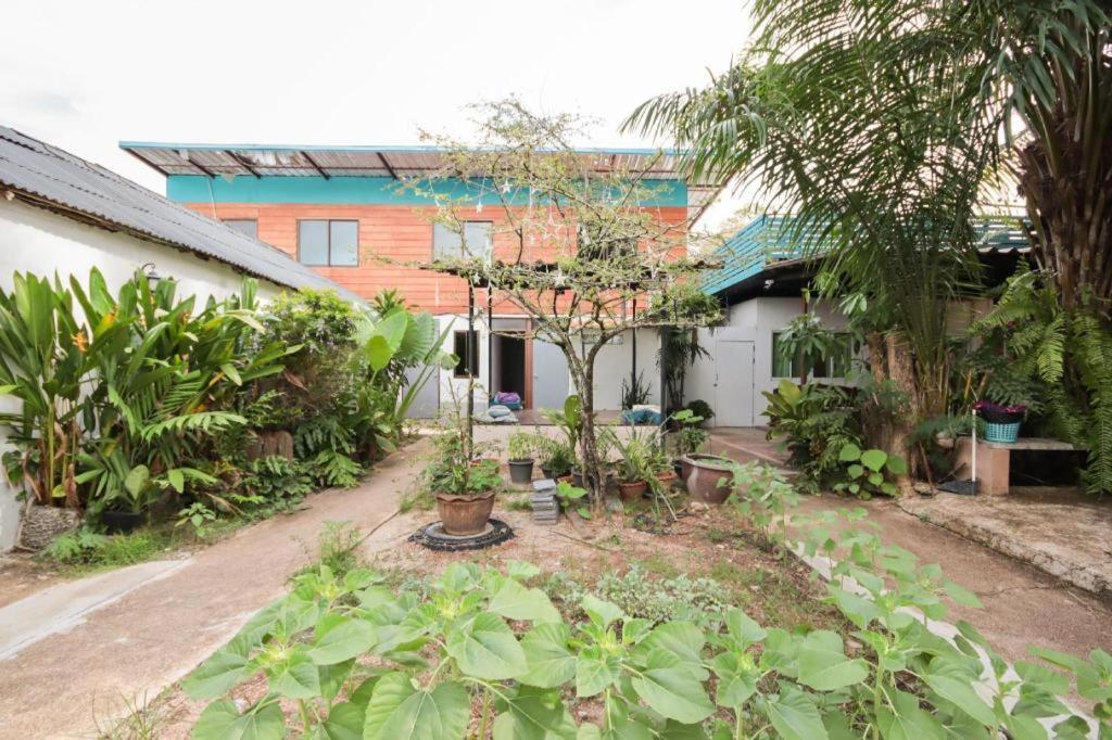 Oyo 1163 Eden Hostel Phuket Extérieur photo