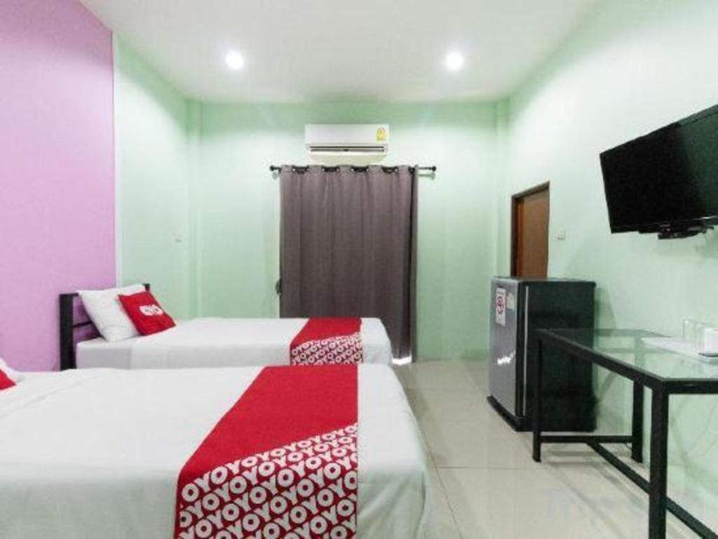 Oyo 1163 Eden Hostel Phuket Extérieur photo