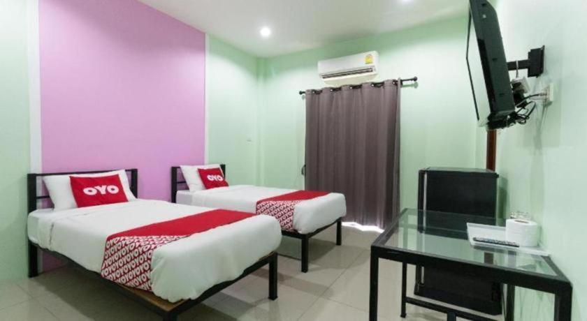 Oyo 1163 Eden Hostel Phuket Extérieur photo
