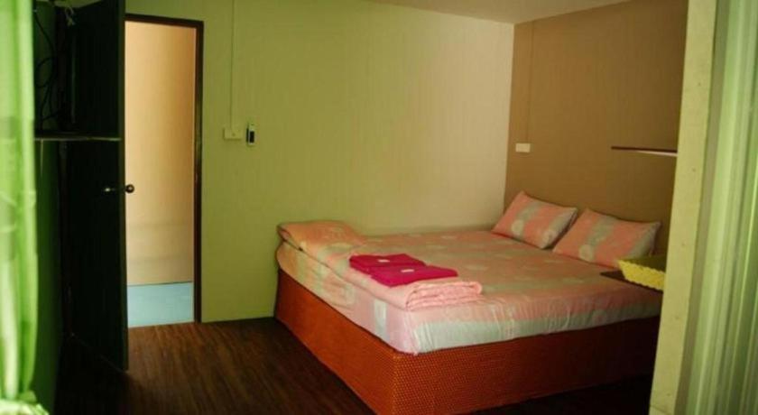 Oyo 1163 Eden Hostel Phuket Extérieur photo