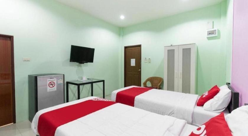 Oyo 1163 Eden Hostel Phuket Extérieur photo