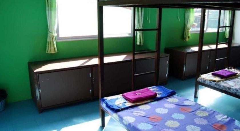 Oyo 1163 Eden Hostel Phuket Extérieur photo