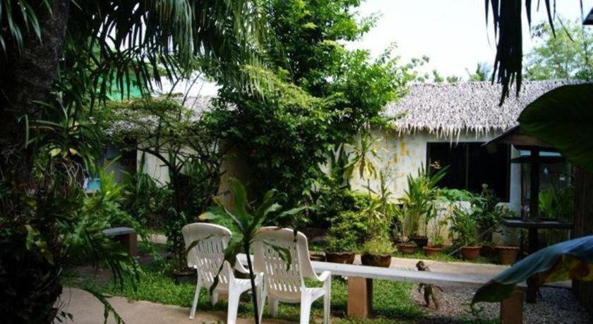 Oyo 1163 Eden Hostel Phuket Extérieur photo