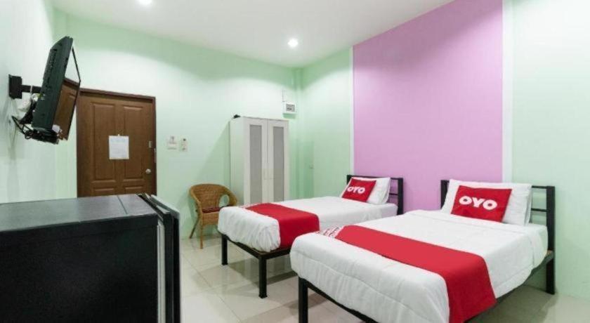 Oyo 1163 Eden Hostel Phuket Extérieur photo