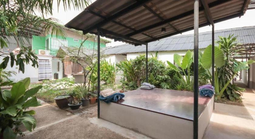 Oyo 1163 Eden Hostel Phuket Extérieur photo